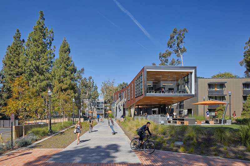طراحی و معماری خوابگاه دبیرستان UCLA Saxon