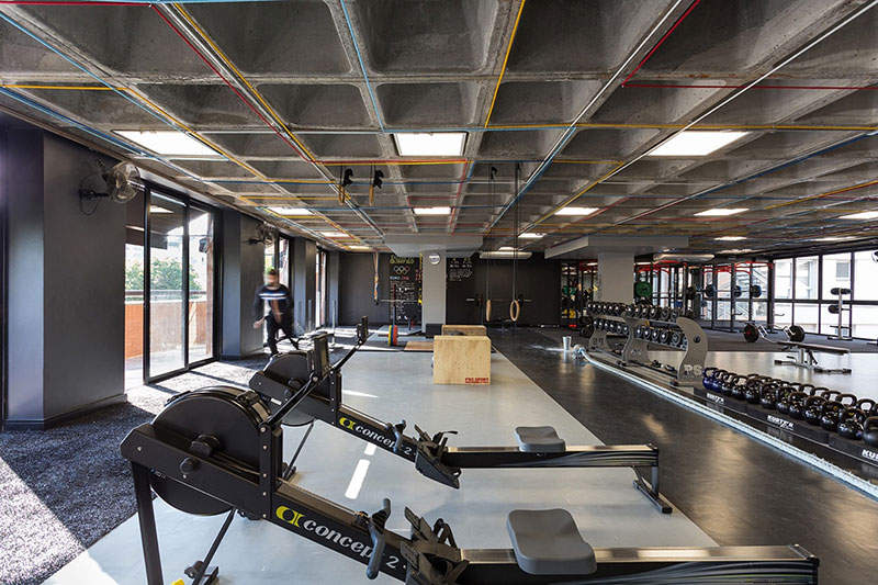 باشگاه و سالن ورزشی