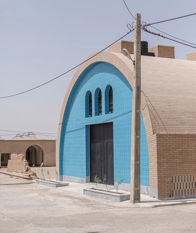نورگیر مکعبی روی بام از زاویه 2 در آشپزخانه جمعی آقاجون در یزد