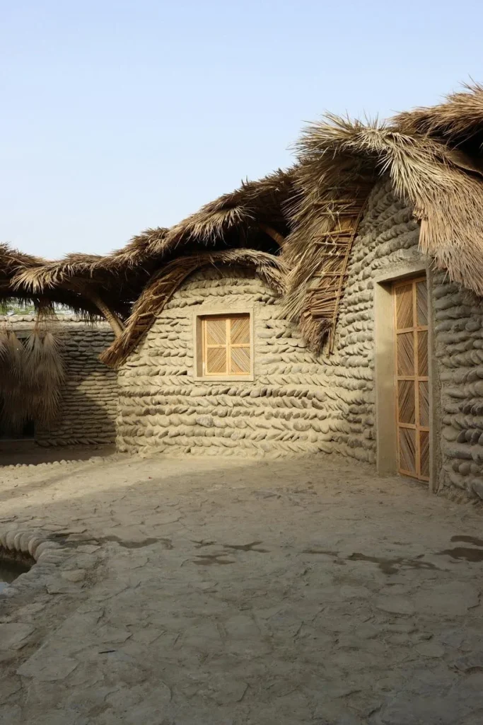 رابطه حجم و فضای باز در مهمان‌خانه ندارگ در بلوچستان از زاویه 3 در مهمان‌خانه ندارگ در بلوچستان